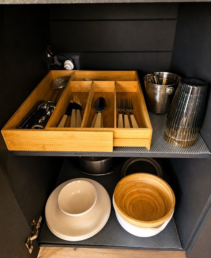 Cutlery tray and crockery in the kitchenette